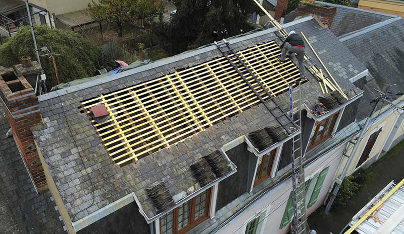 Travaux de couverture - LES COUVREURS ALSACIENS  : artisan couvreur. Travaux de couverture et faîtage en neuf et en rénovation - Dépannage urgent de votre toiture ! Pose de Vélux sur Strasbourg (67) dans le BAS-RHIN